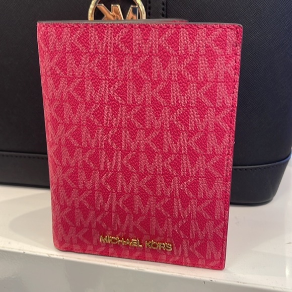 Michael Kors Jet Set Travel Passport Wallet
Electric Pink Signature NWT - Picture 15 of 16